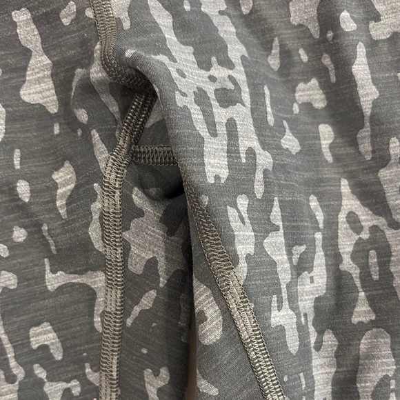 Lululemon athletica grey mix Patterned crop/tapered cur Leggings size 6 women’s - Picture 5 of 16